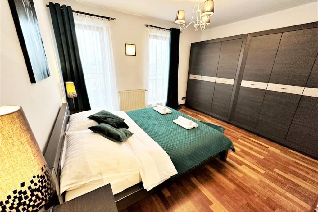 Exclusive Penthouse Near Citycenter 120M2 +Netflix Красков Екстериор снимка