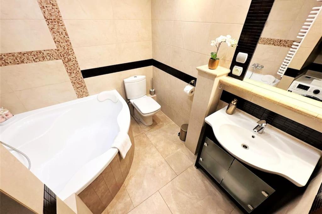 Exclusive Penthouse Near Citycenter 120M2 +Netflix Красков Екстериор снимка